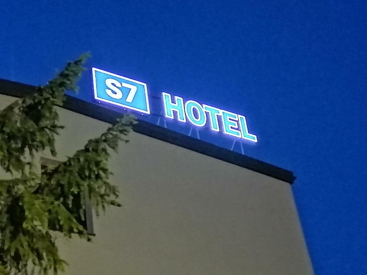S7 Hotel Kielce Exterior foto